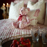 Bedroom furnishings and linens
